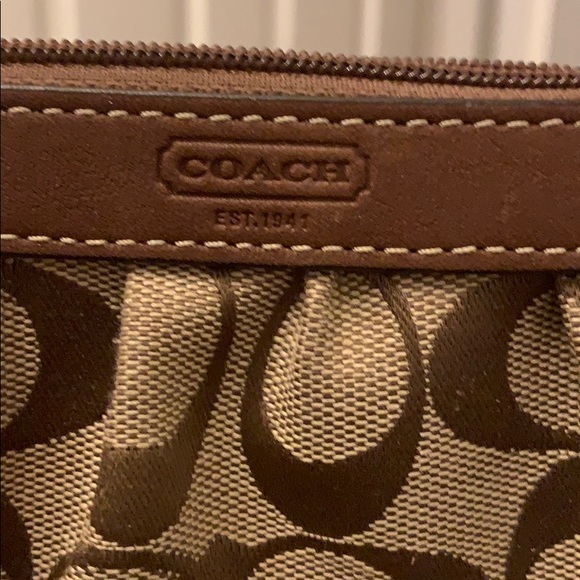 Authentic Coach classic brown wristlet - Picture 5 of 16